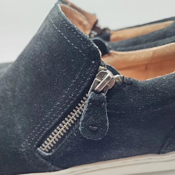 Gentle Souls "Lowe" Black Suede Low Top Zipper Sneakers Size 10M MSRP $130 - Picture 6 of 7